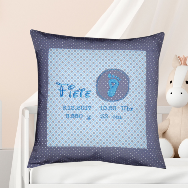 Preview: Kissenhülle mit Name + Datum + Herz + Krone bestickt 40x40 cm